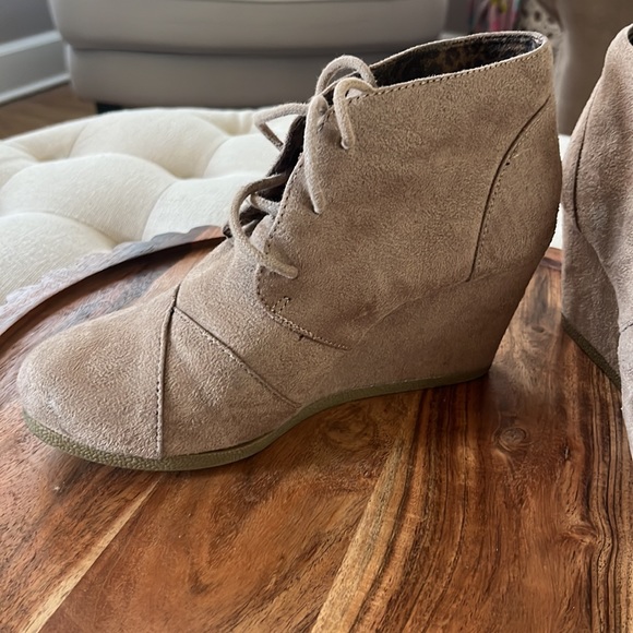 Wedge booties, GUC, size 7. Bought from Maurice’s, very comfy and cute. - Picture 3 of 4